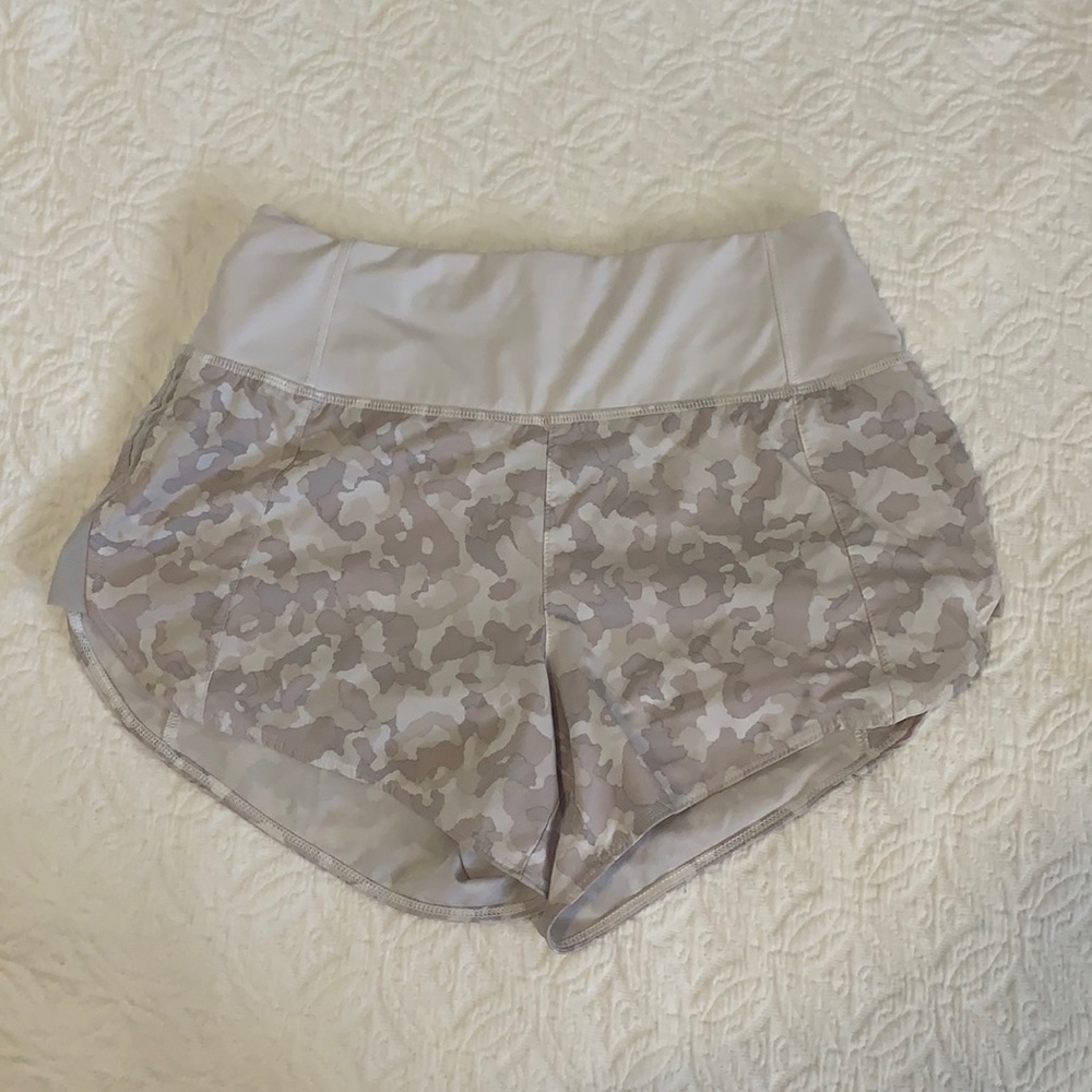 ATHLETA running free printed short 3.5”